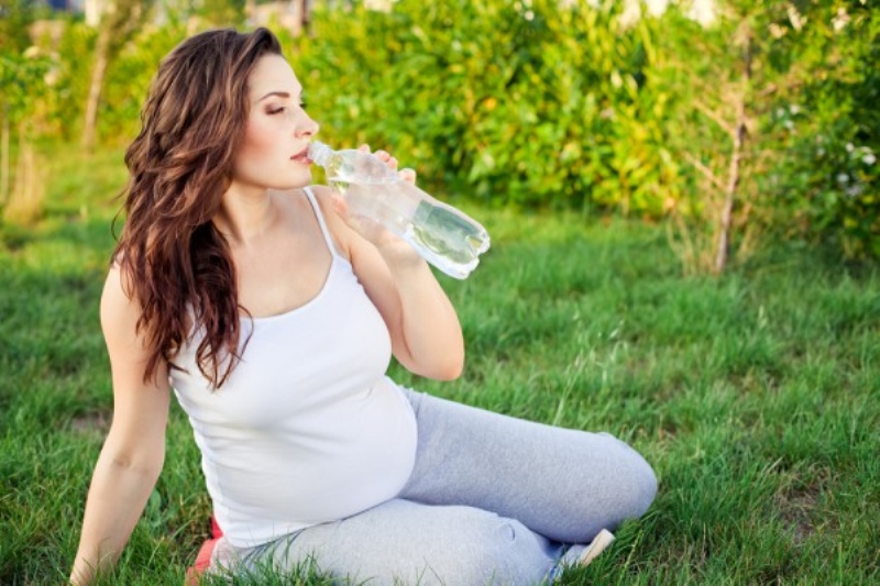 вода для беременной женщины