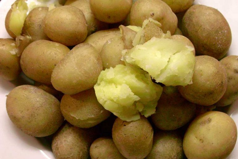 варка картофеля в мундире