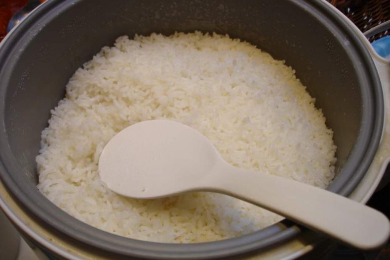 Процесс приготовления риса в мультиварке
