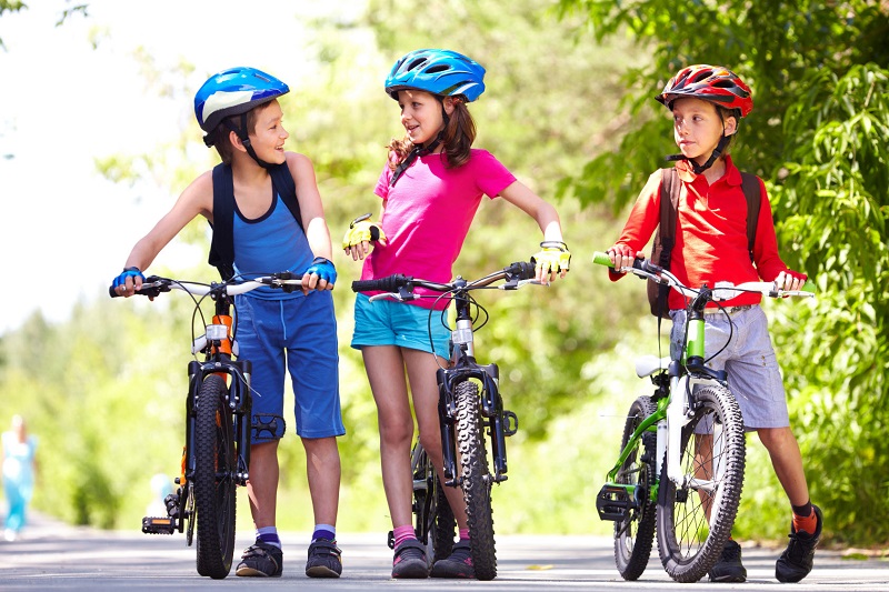 Дети с велосипедами