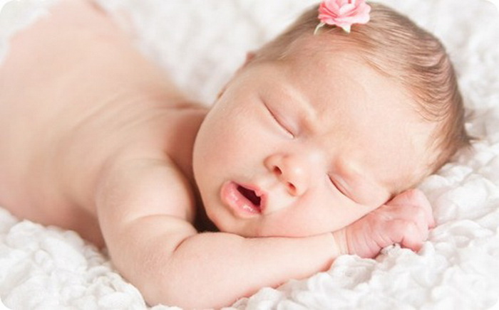уход за новорожденной девочкой в первый месяц жизни
