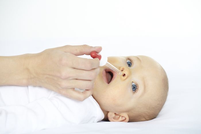 Промывание носа физраствором новорожденному