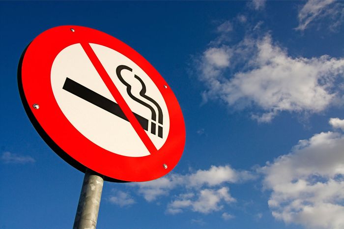 знак запрета курения