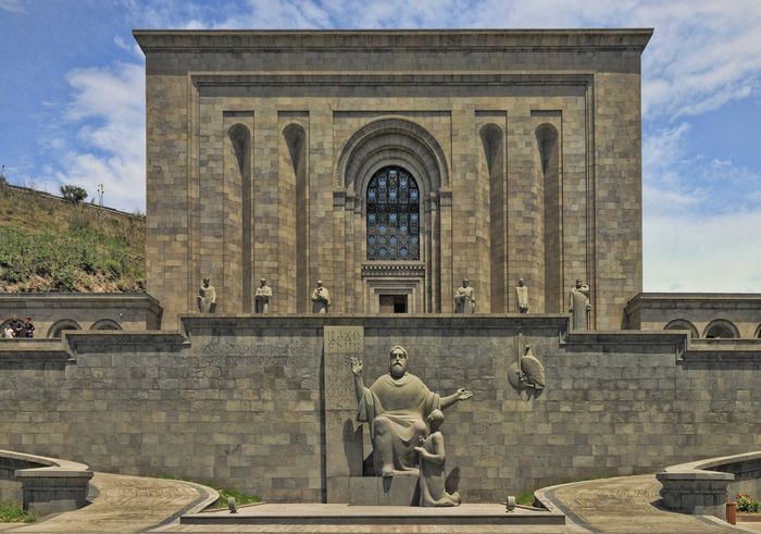 Книгохранилище Матенадаран в центре Еревана