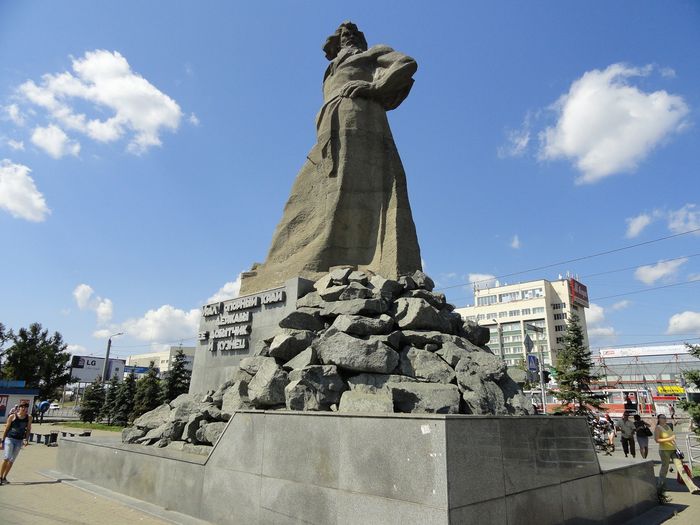 Памятник «Сказ об Урале» в Челябинске
