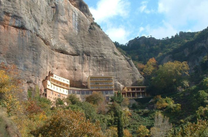 монастырь Мега Спилеон 