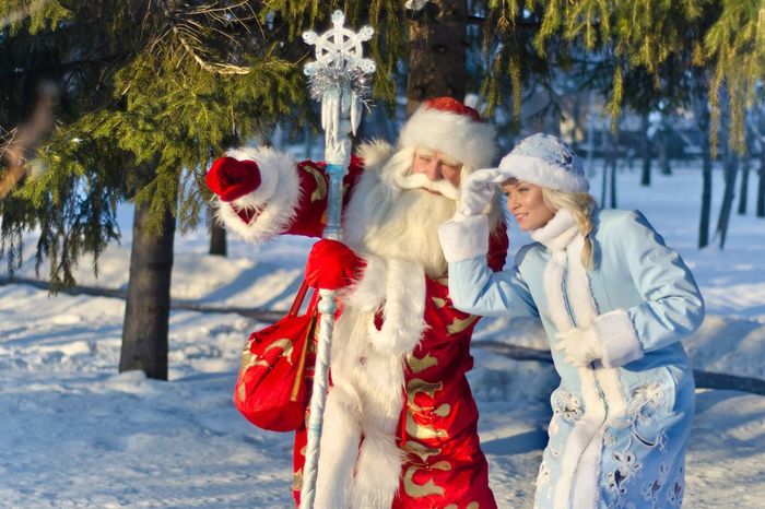 Русский Дед Мороз и снегурочка