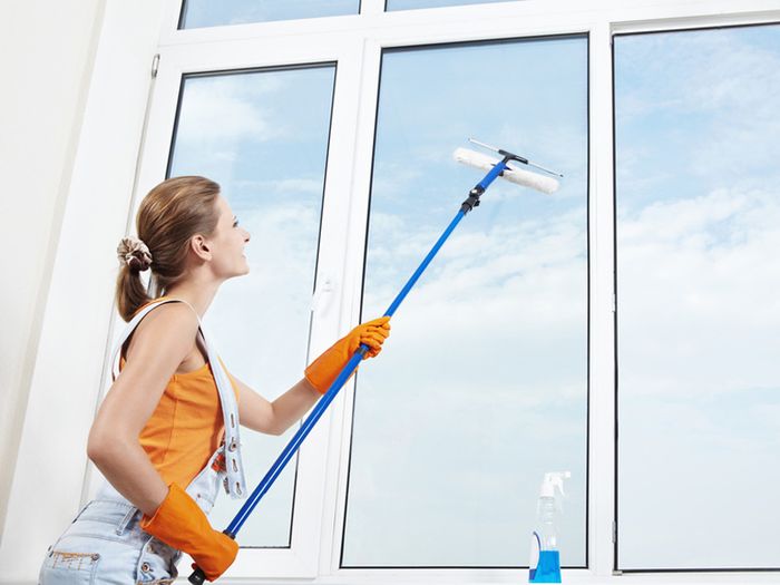 Как помыть распашные окна