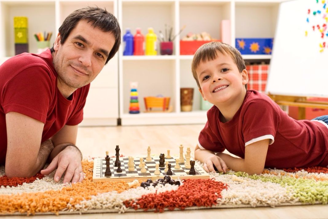 игра с ребенком в шахматы